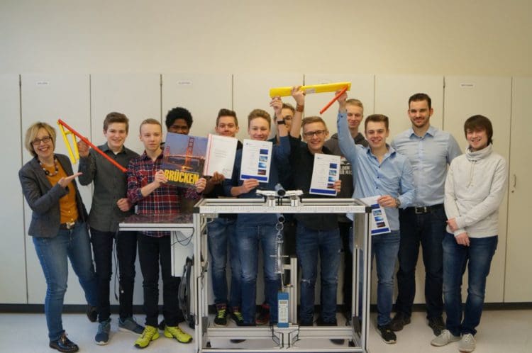 Schüler des ASG gewinnen den 14. Papierbrücken-Wettbewerb der Uni Siegen
