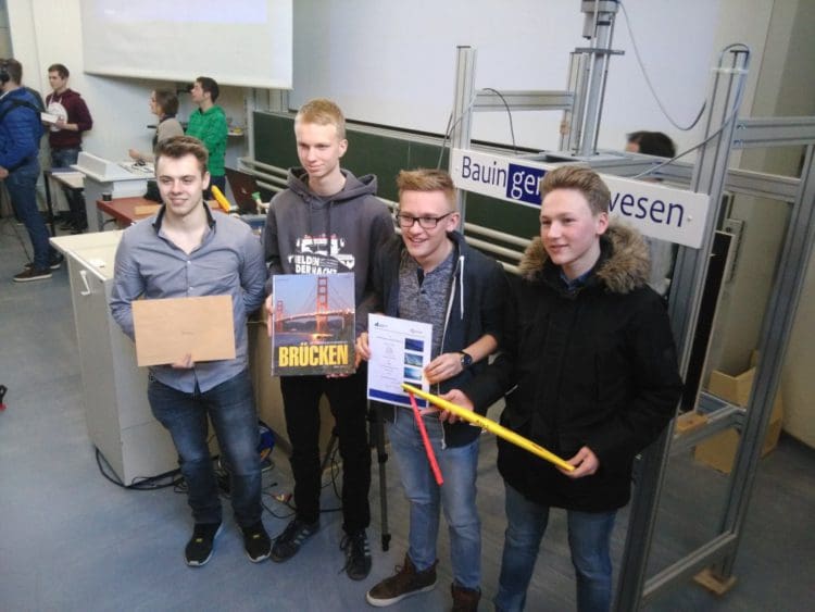 Schüler des ASG gewinnen den 14. Papierbrücken-Wettbewerb der Uni Siegen
